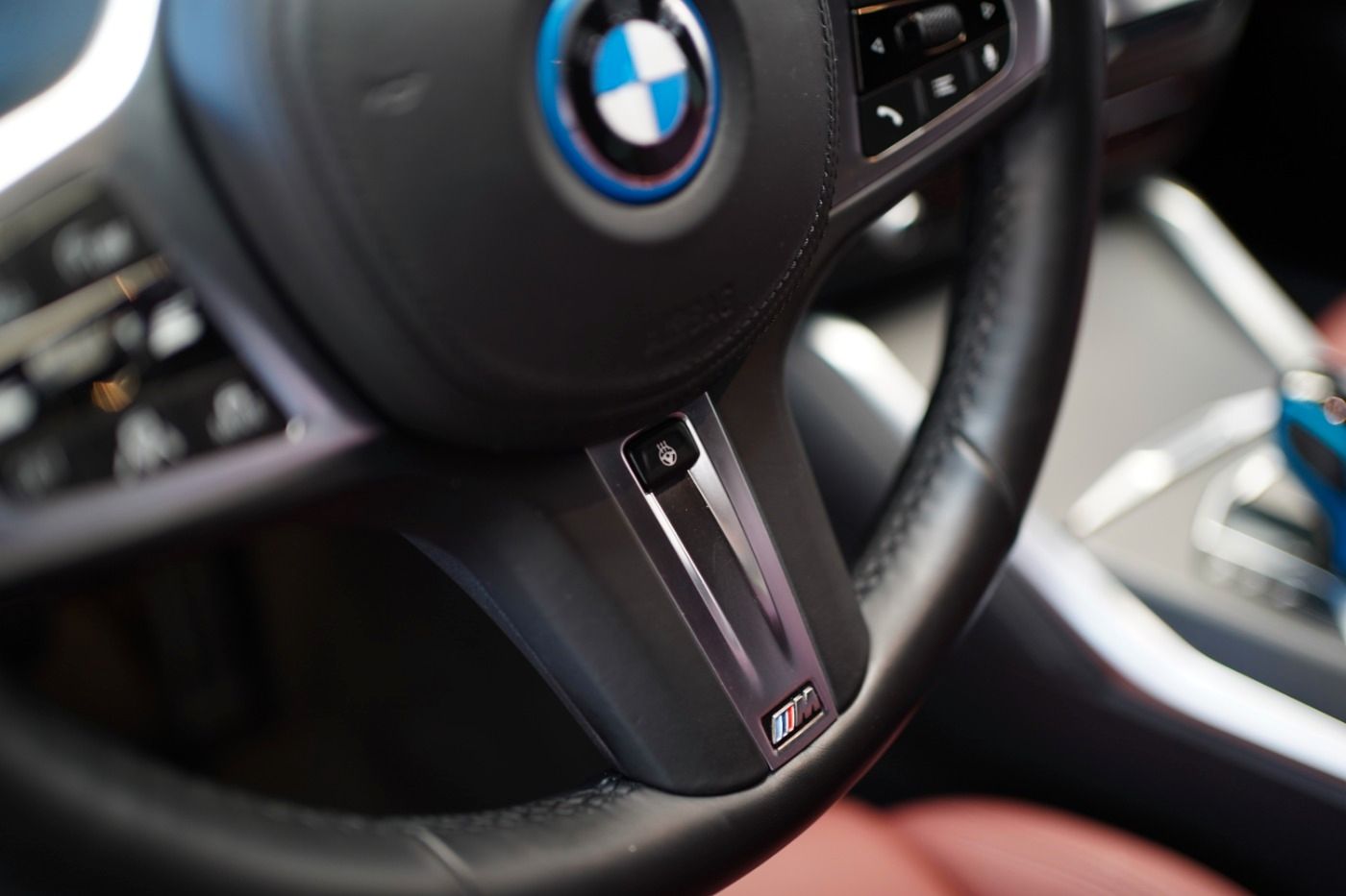 Fahrzeugabbildung BMW i4 eDrive40 GC M-Sport +ParkingAssistent+Komfort