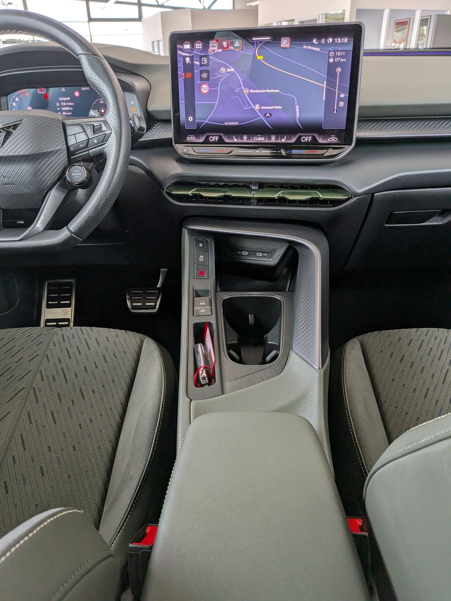 Fahrzeugabbildung CUPRA Terramar 1.5 eTSI Tribe Sennh Matrix HUD AHK 20