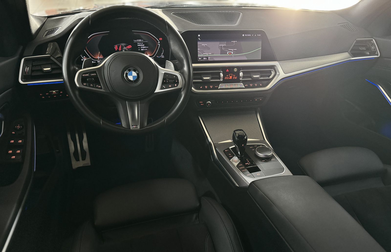 Fahrzeugabbildung BMW 330i xD M Sport Kamera Laser HUD DAB Komfort 19"