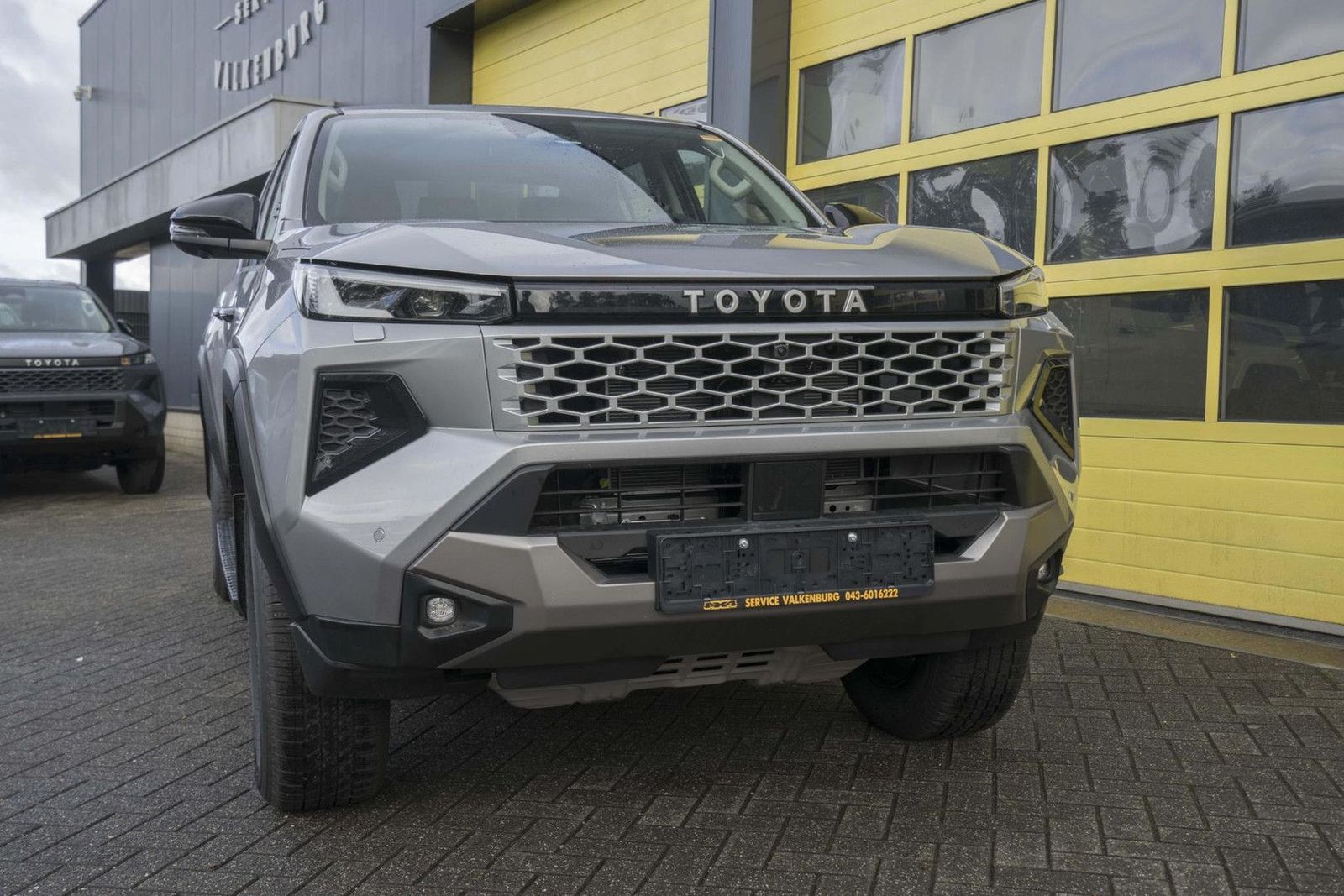 Toyota Hilux 2.8 D-4D Hybrid Invincible JBL voll-aussta imagem 2