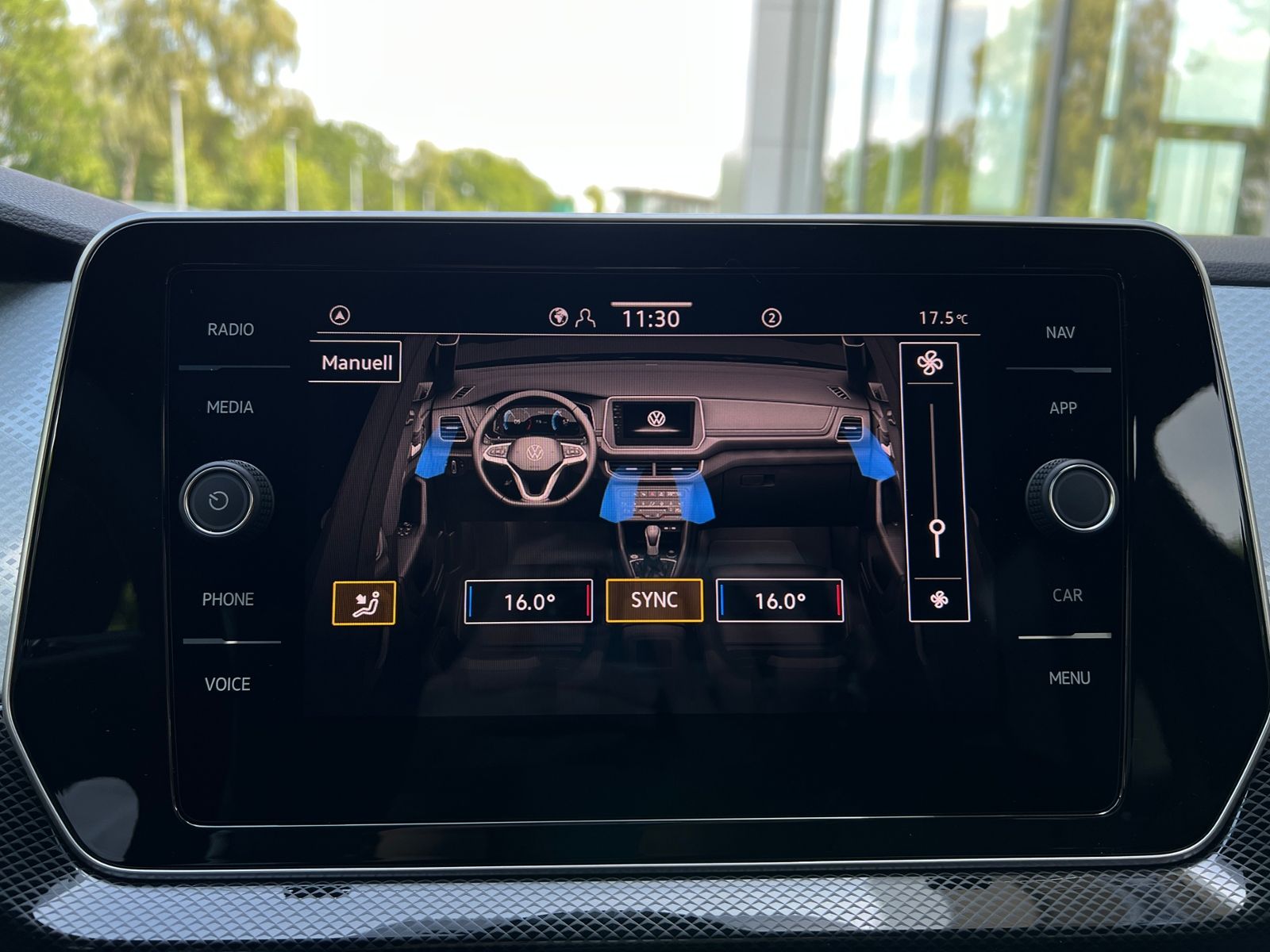 Fahrzeugabbildung Volkswagen T-Cross ENERGY 1.0 TSI DSG *AHK,Side Assist,Navi