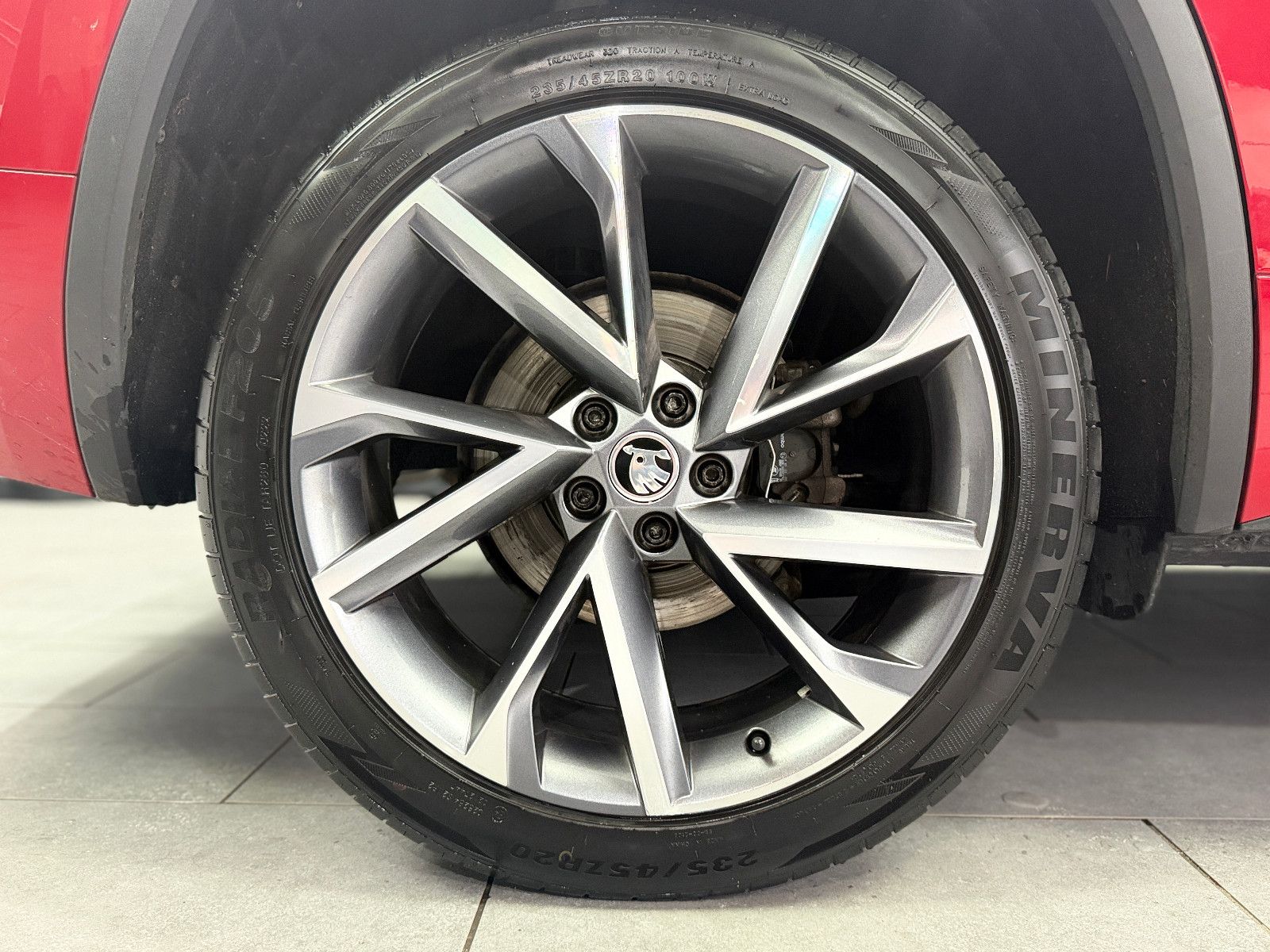 Fahrzeugabbildung SKODA Kodiaq Ambition 4x4|7-SITZER|CANTON|PANO|AHK