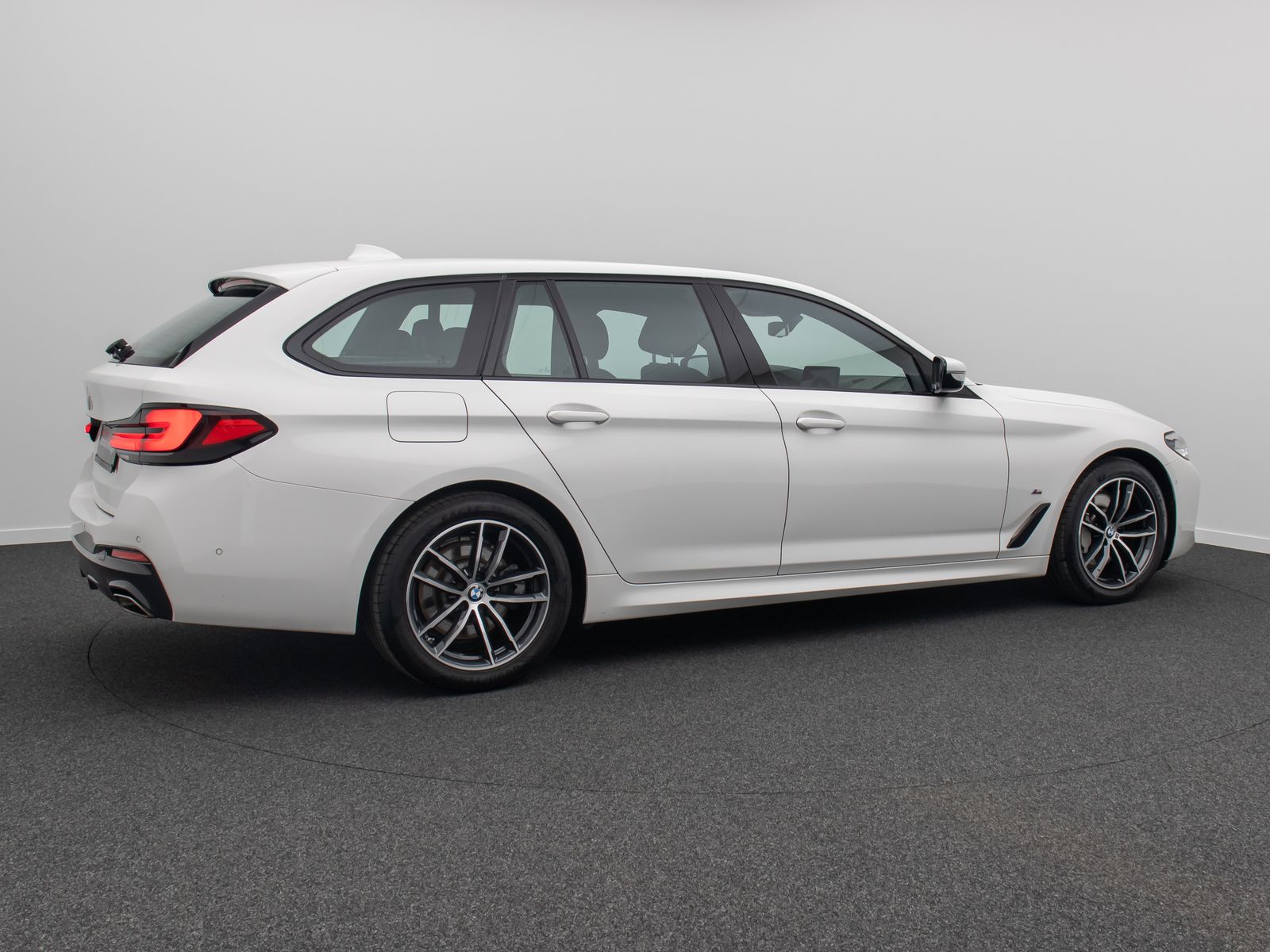Fahrzeugabbildung BMW 530i M Sport Stop&Go Alarm DAB Komfort HiFi 18"