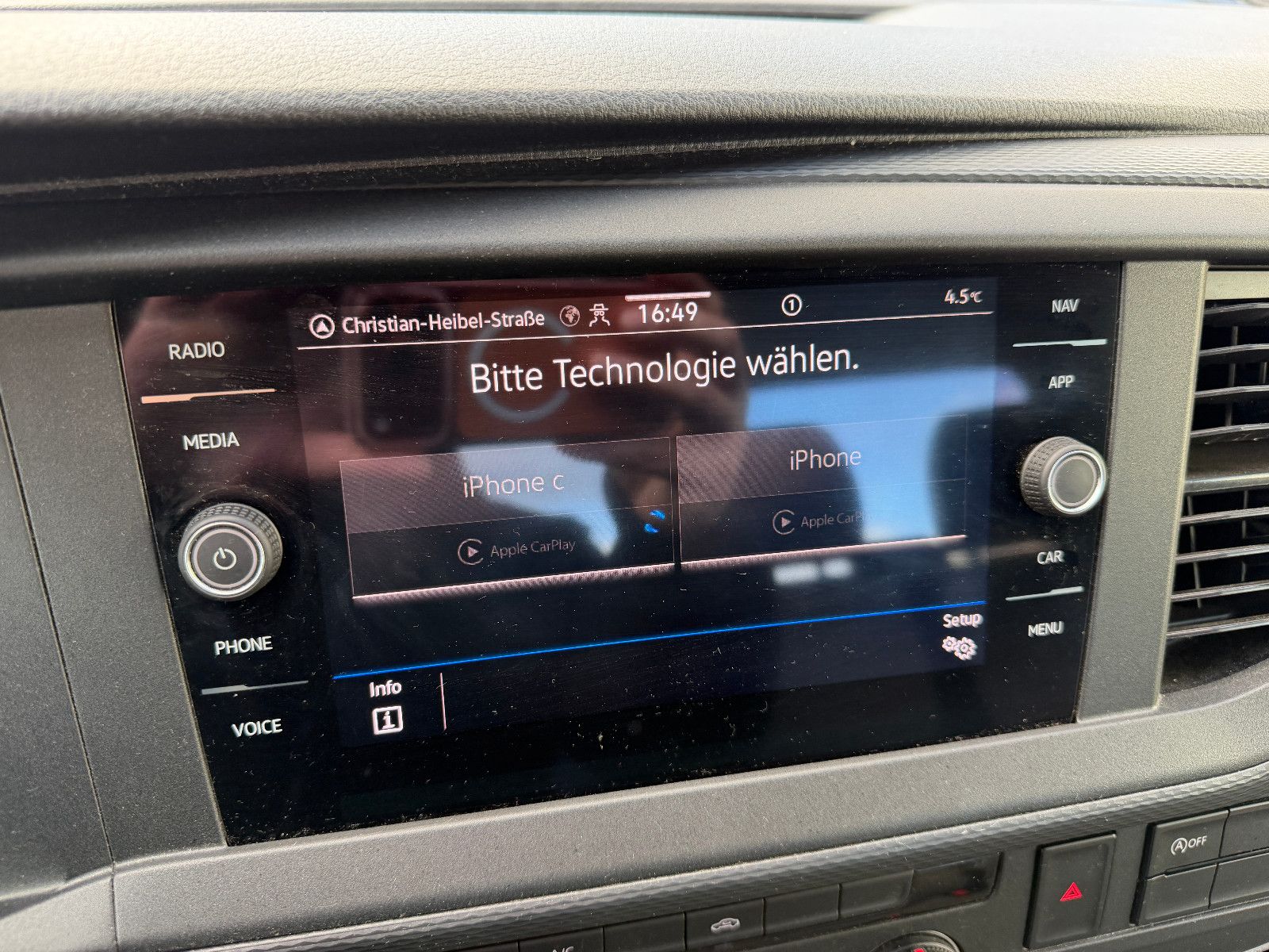 Fahrzeugabbildung Volkswagen T6.1 Transporter Pritsche//APPLE-CAR/NAVI/