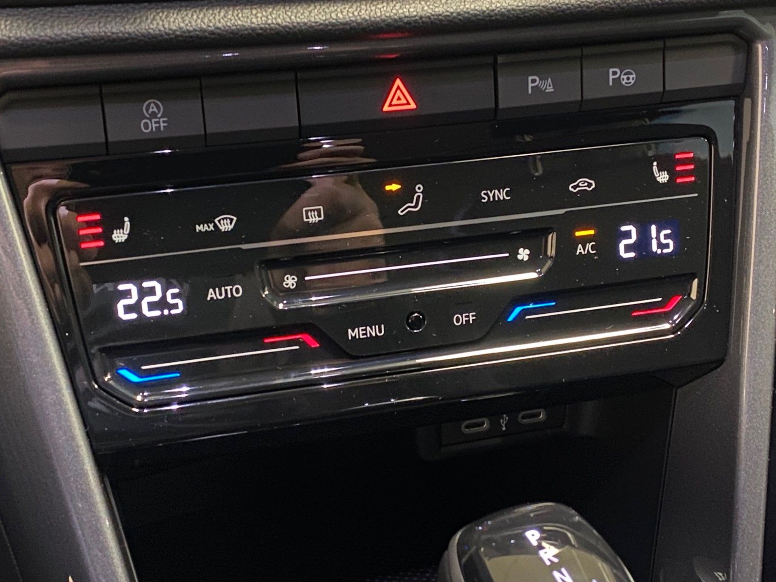 Fahrzeugabbildung Volkswagen T-Roc 1.5 TSI  DSG Style+Sportedition+Stauassist