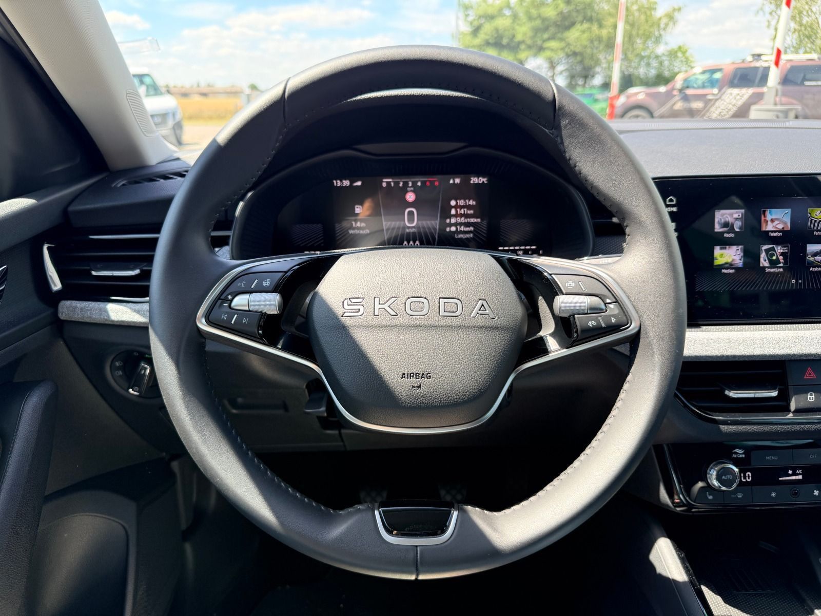 Fahrzeugabbildung SKODA Scala Selection Tour 1.0 TSI 70kW*5-Gang*RFK*Sma