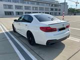 BMW 530i A - - weiße BMW 530