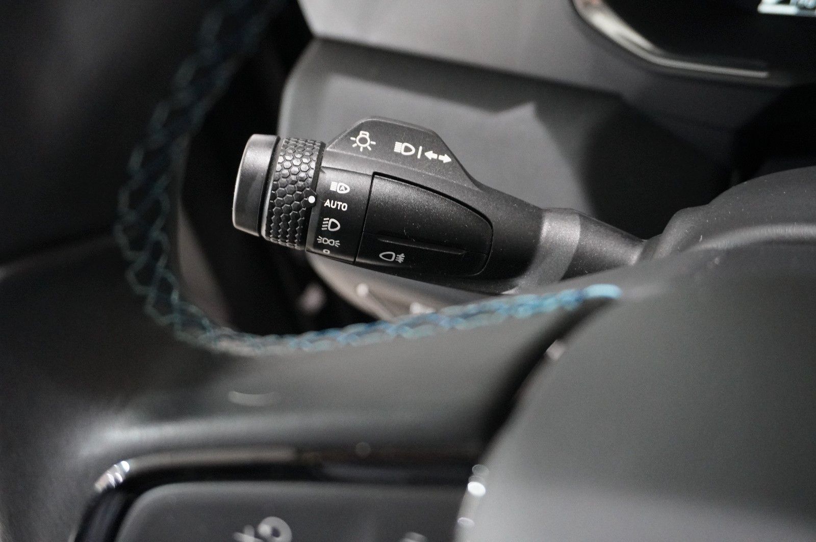 Fahrzeugabbildung Lynk&Co 01 1.5T HEV HYBRID NAVI/LED/SPORT/VIRT./PANO/DAB