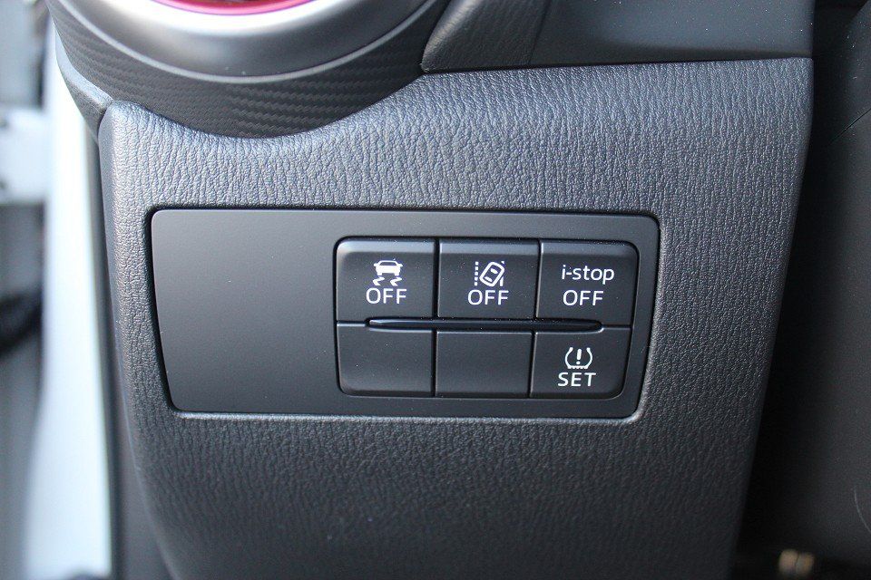 Fahrzeugabbildung Mazda 2 M-Hybrid Homura G-90 ACAA RFK SHZ TEMPOMAT BLU