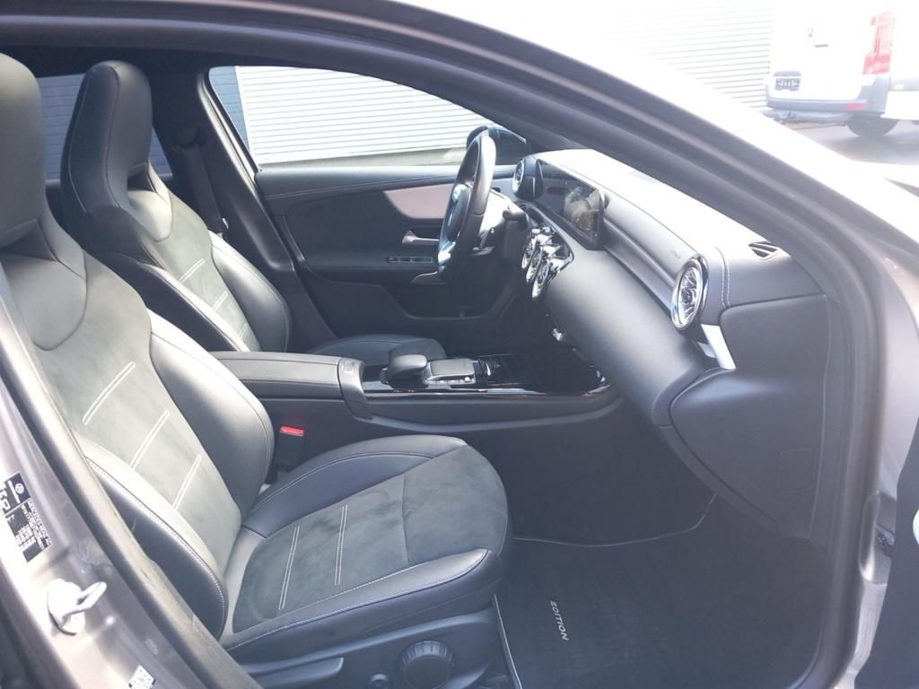 Fahrzeugabbildung Mercedes-Benz A 200 Kompaktlimousine AMG Line*Night Paket*LED