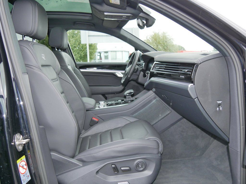 Volkswagen Touareg 3.0 TDI R-Line AHK ACC DigCockpit PDC IQ foto 4