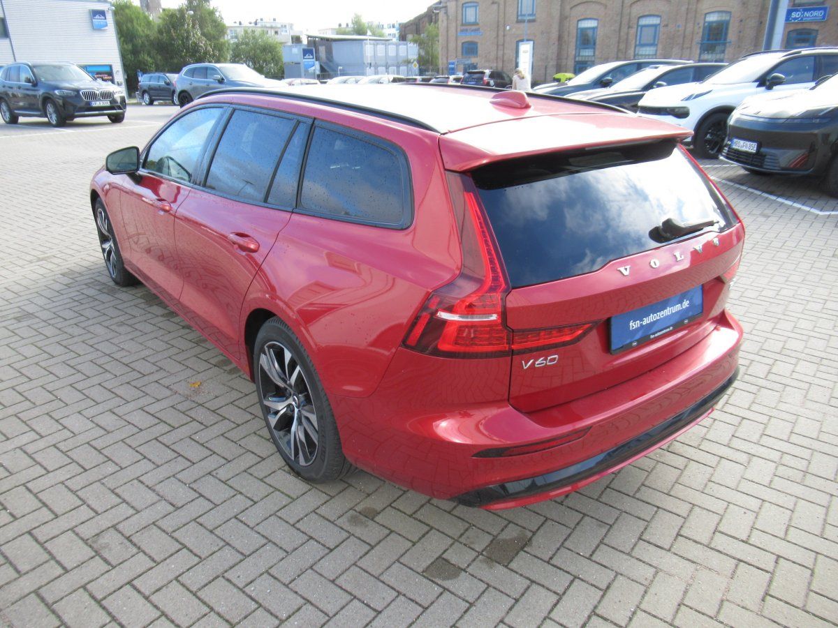 Volvo V60 B4 Benzin Plus Dark Automatik imagem 3