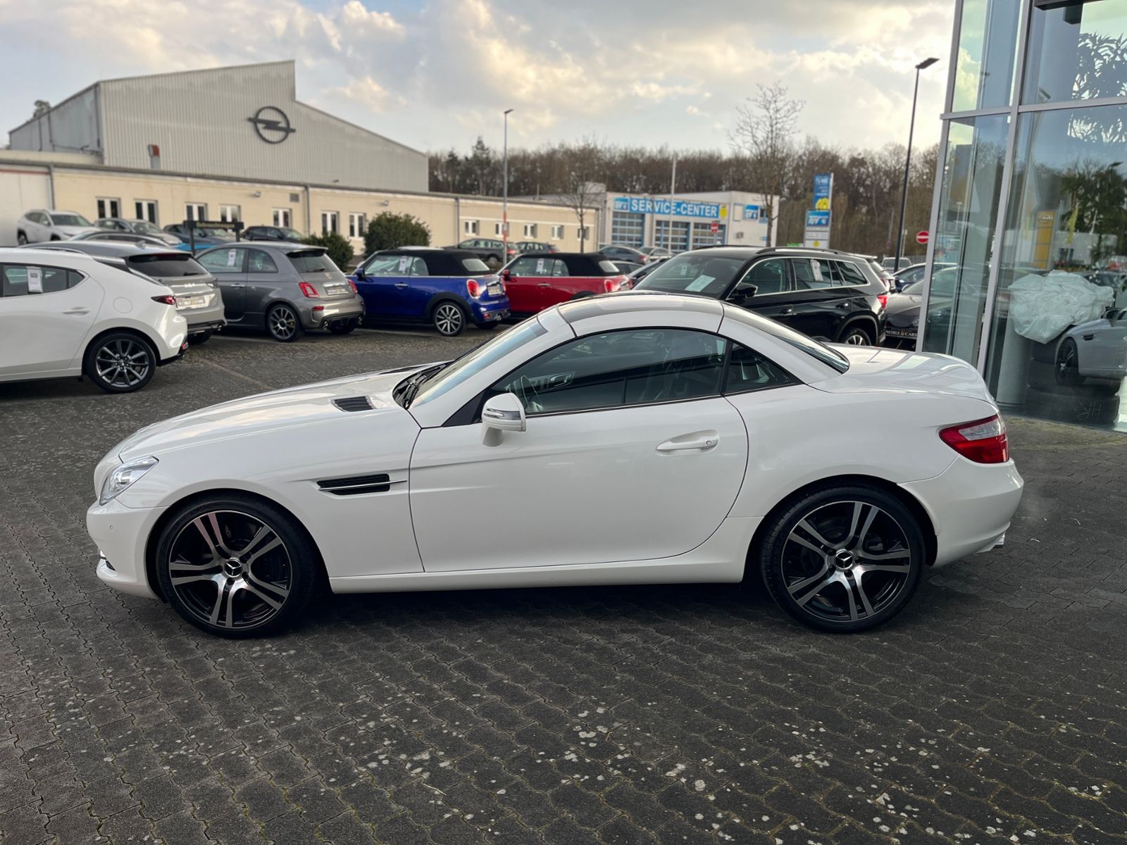 Fahrzeugabbildung Mercedes-Benz SLK 350 BlueEfficiency XENON MEMORY