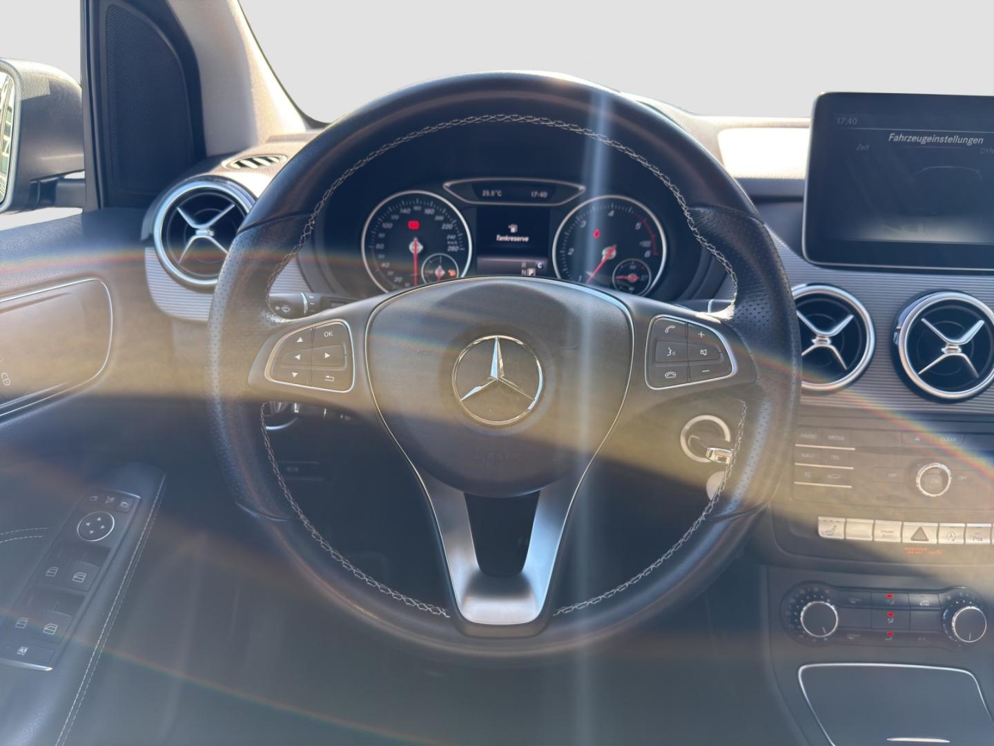 Mercedes-Benz B 200 d 7G Urban LED Navi  *Garantie*