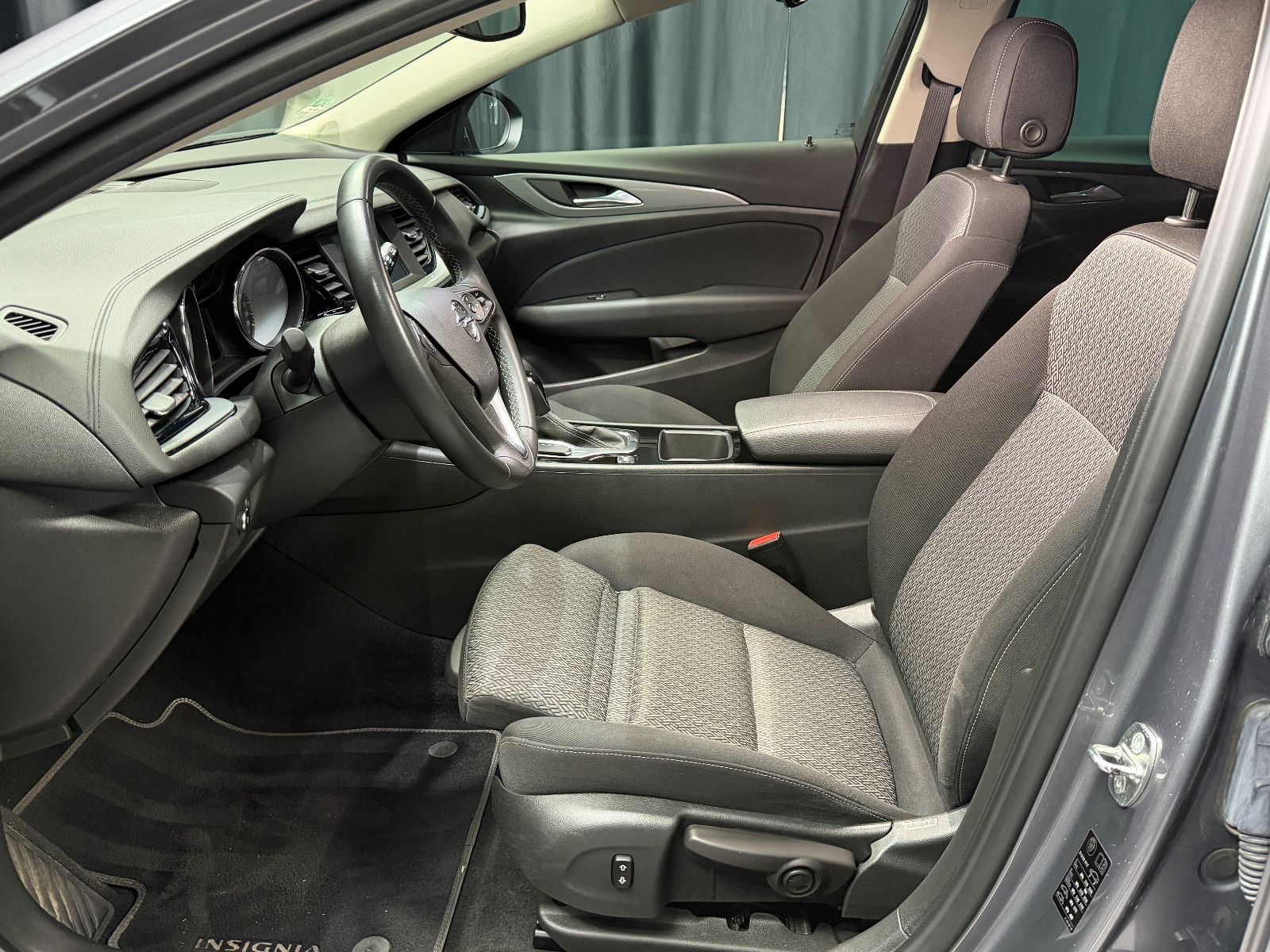 Fahrzeugabbildung Opel Insignia B Sports Tourer Edition|AUTOMATIK|NAVI