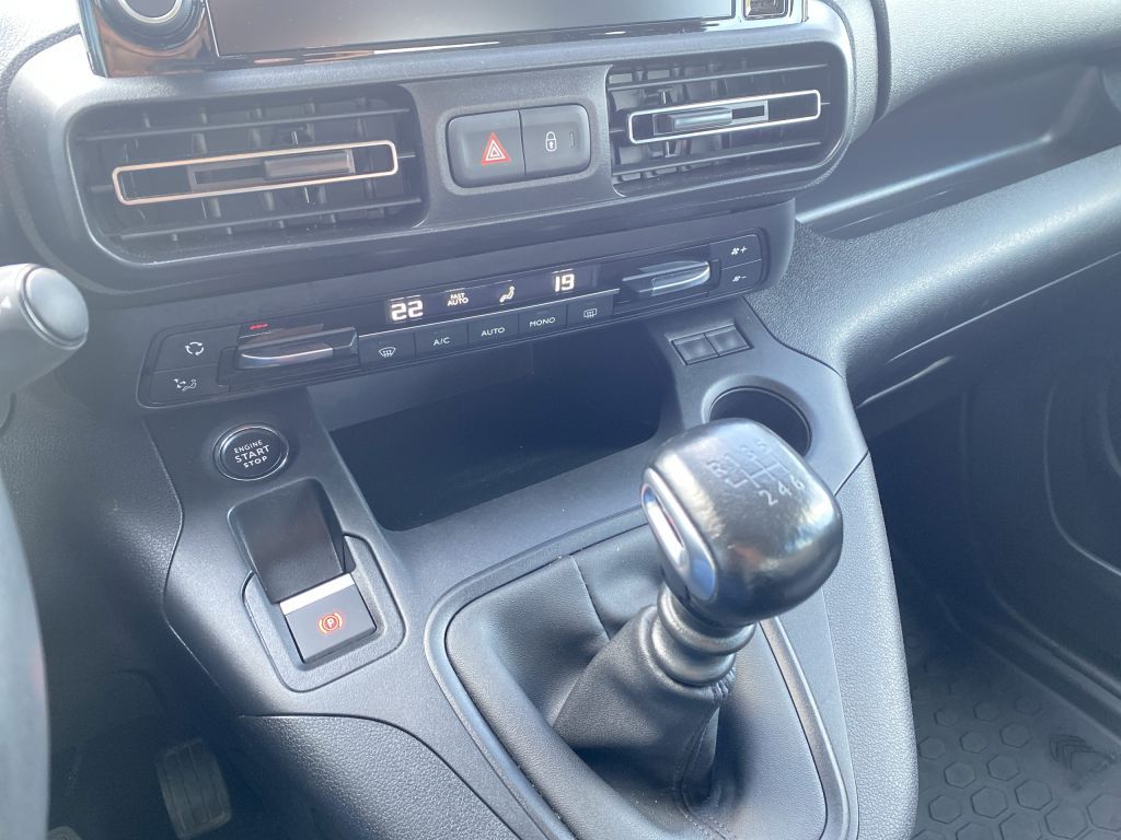 Fahrzeugabbildung Citroën Berlingo M PT 110 FEEL *Keyless*FArb-Touch *PDC*