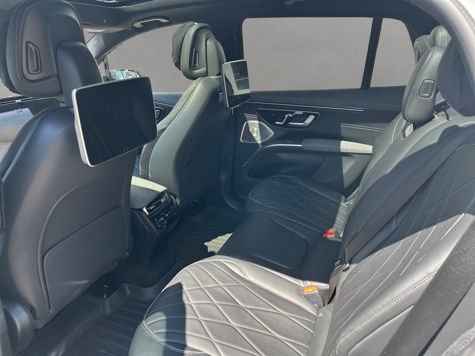 Fahrzeugabbildung Mercedes-Benz EQS 500 SUV AMG Distro PANO Burme Airmatic 360°