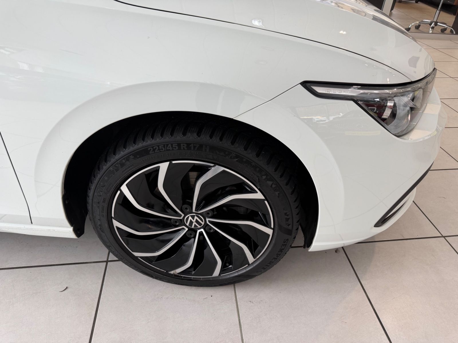 Fahrzeugabbildung Volkswagen Golf VIII Lim. United eTSI