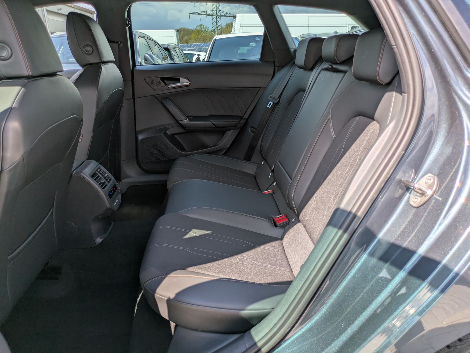 Fahrzeugabbildung CUPRA Leon 1.5 eTSI DSG MATRIX-LED*ACC*APP*KAMERA*18"