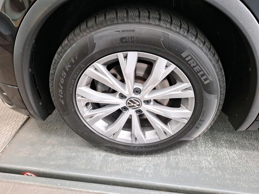 Fahrzeugabbildung Volkswagen Tiguan R-LINE DSG LED AHK ACC 19' APP-CON. 1H