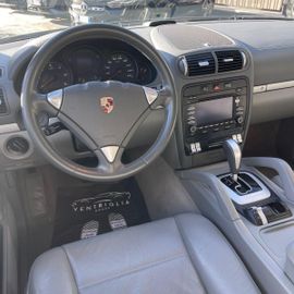 Porsche Cayenne - 5