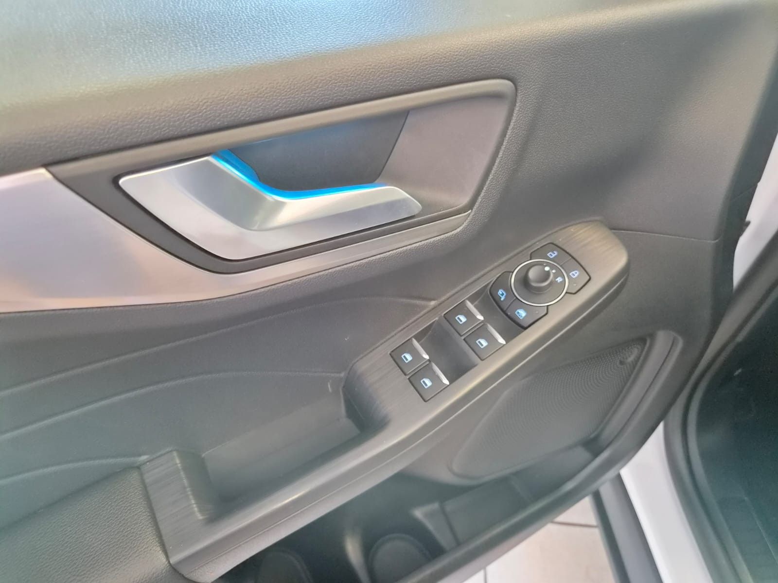 Fahrzeugabbildung Ford Kuga Titanium X / AUTOMATIK / GARANTIE / LED