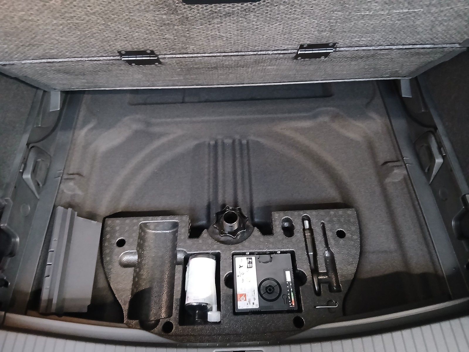 Fahrzeugabbildung Volkswagen Touran Energy 1,5 TSI DSG + AHK+Navi+LED+ Kamera