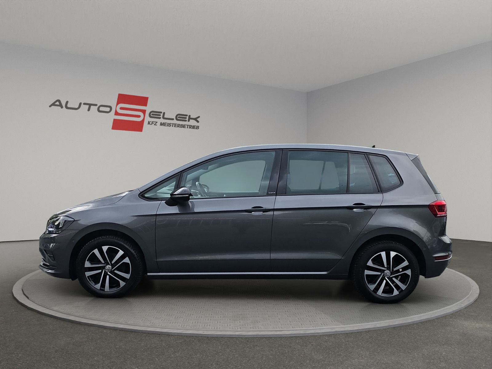 Fahrzeugabbildung Volkswagen Golf Sportsvan VII IQ.DRIVE AHK NAVI SHZ
