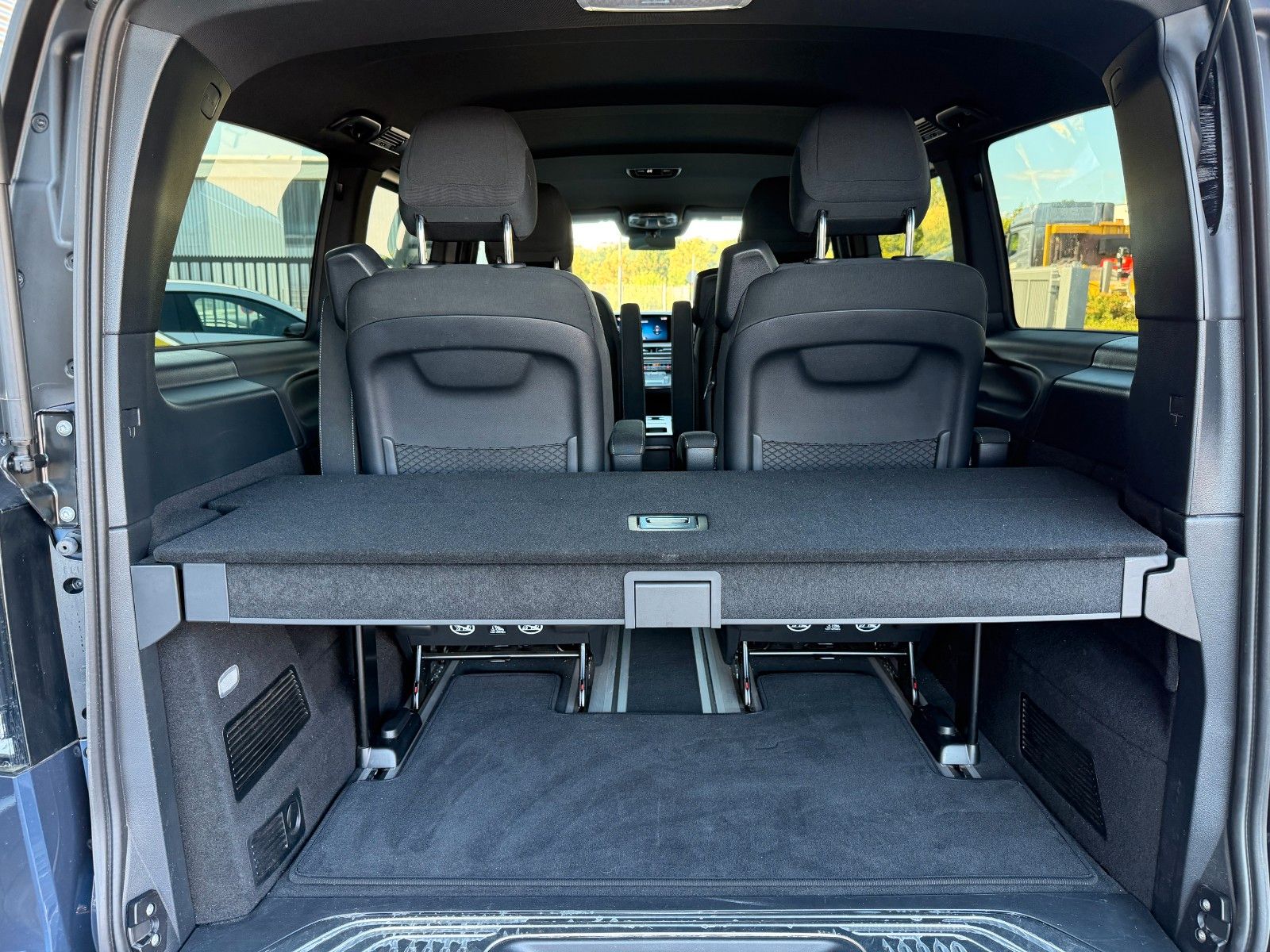 Fahrzeugabbildung Mercedes-Benz V 250 d STYLE Tisch AHK2,5 DISTRONIC Stdh AIRMAT
