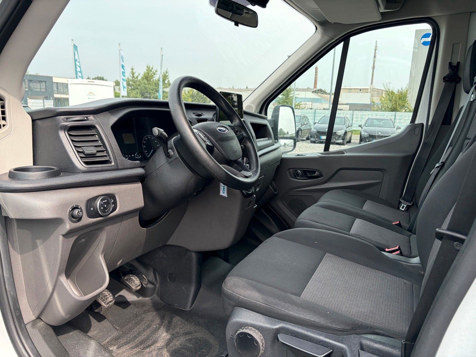 Fahrzeugabbildung Ford Transit Koffer 350 L4 Einzelkabine LBW