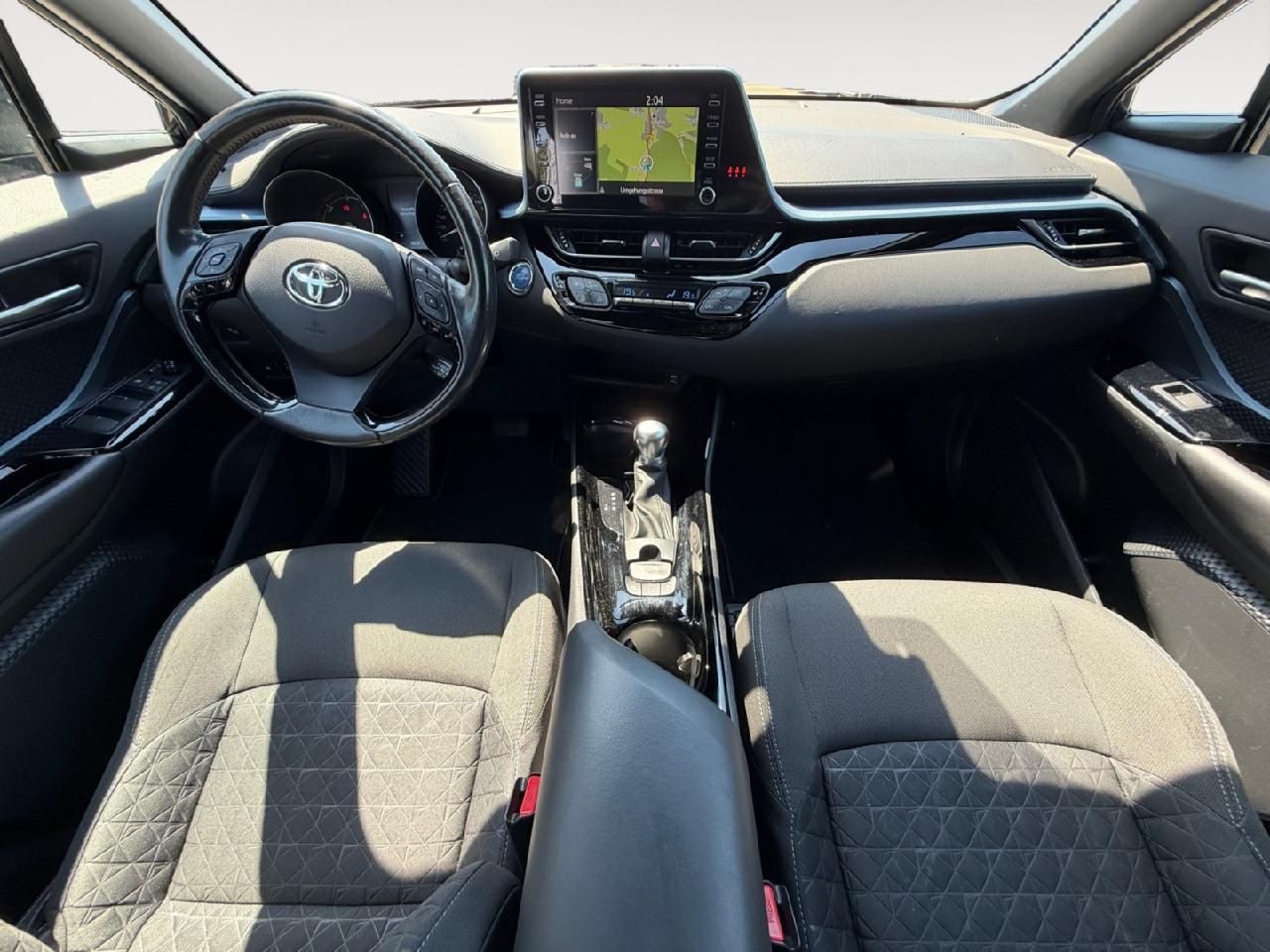 Fahrzeugabbildung Toyota C-HR Hybrid Team D