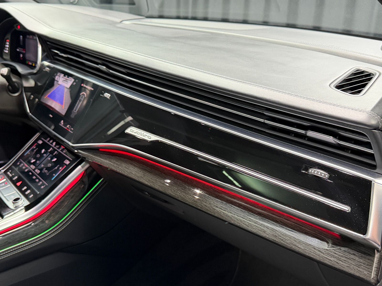 Fahrzeugabbildung Audi SQ8 4.0 TDI quattro|3D BANG&OLUFSEN|RS-SITZE|AHK