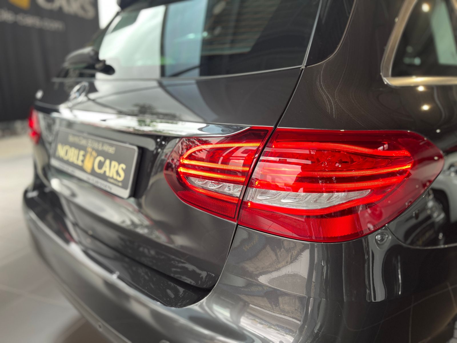 Fahrzeugabbildung Mercedes-Benz C 200 d T LEDER LED NAV SHZ PDC 18"