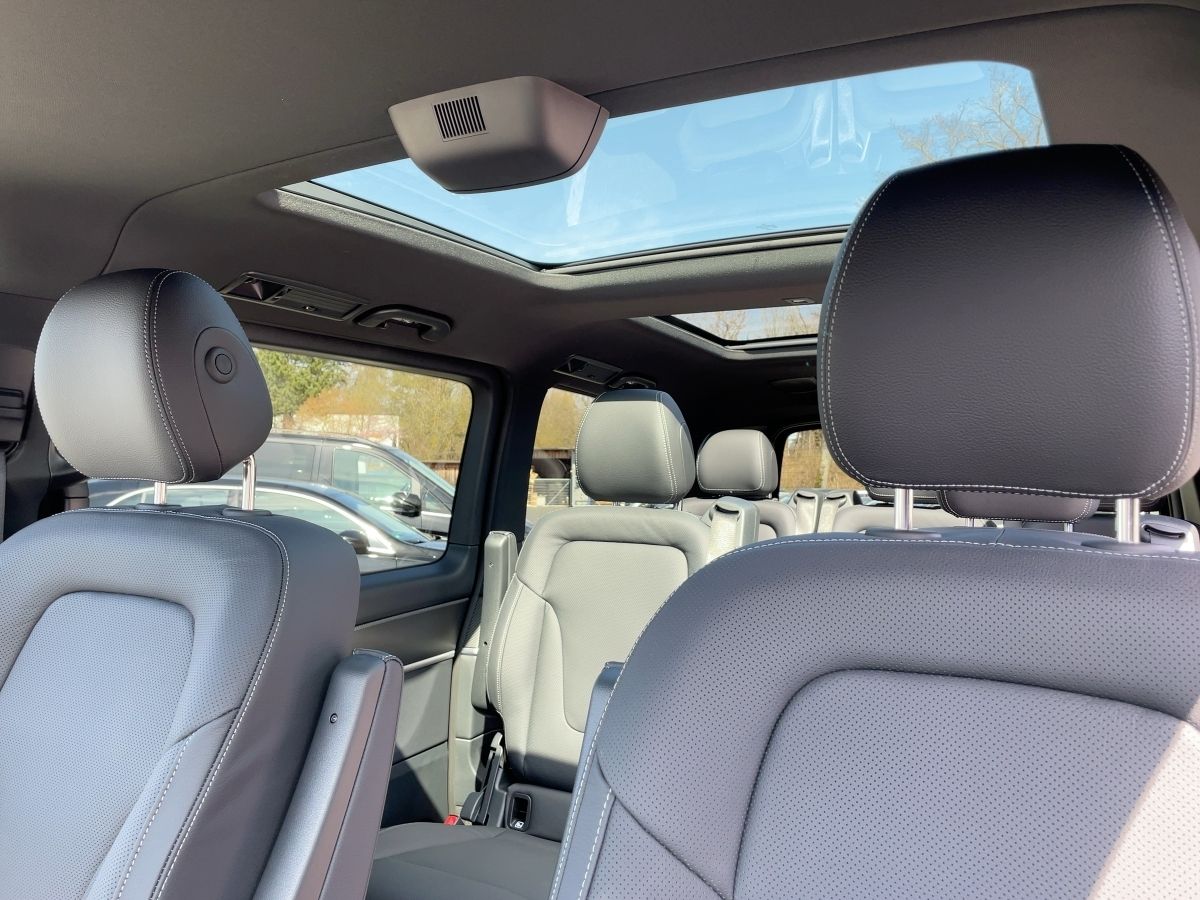 Fahrzeugabbildung Mercedes-Benz V 300 d 4M lang AMG/360°/Pano/Airmatic/AHK