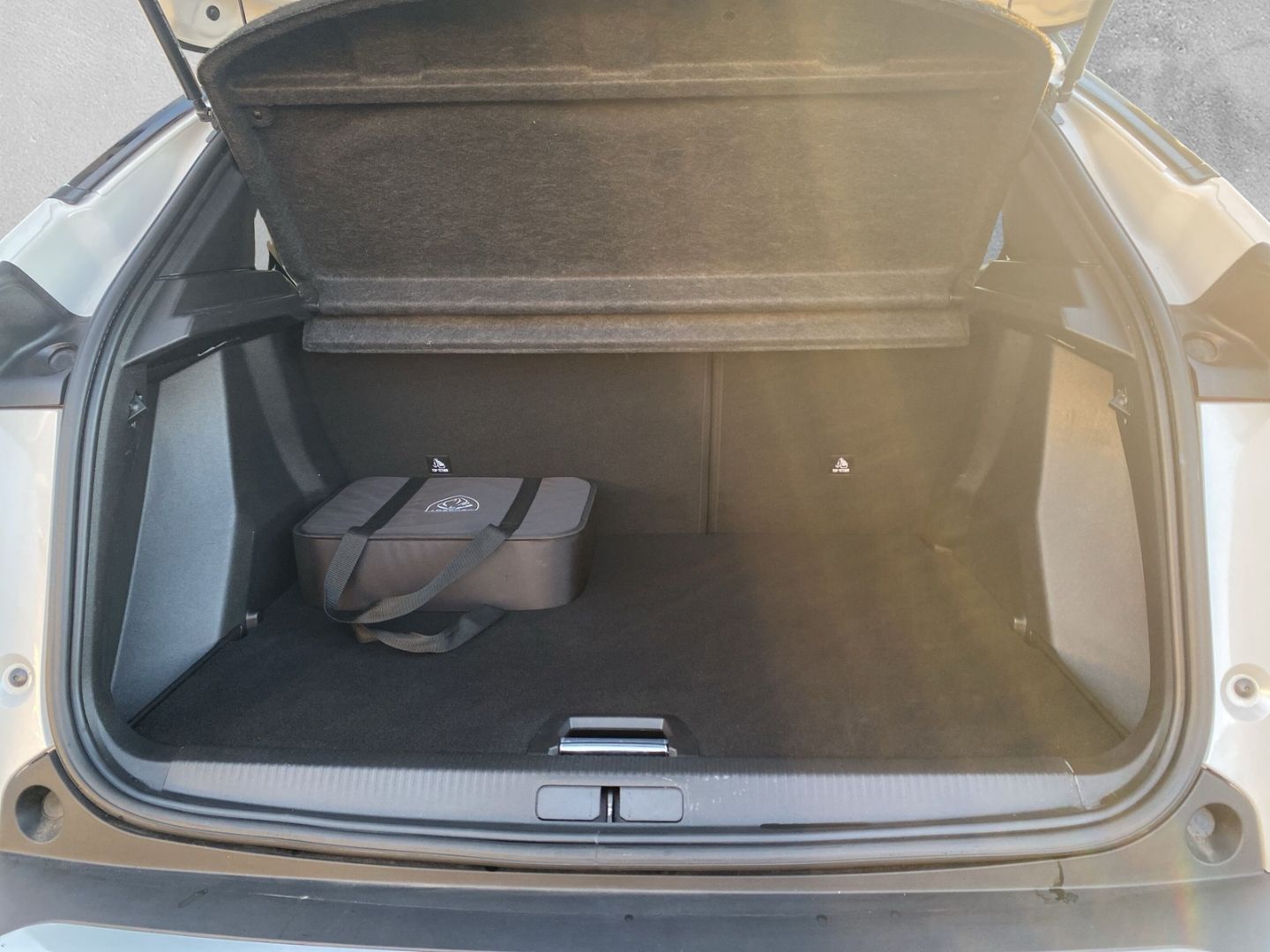 Fahrzeugabbildung Peugeot 2008 e- GT Elektromotor 136 *Sitzheizung*ACC*Kam