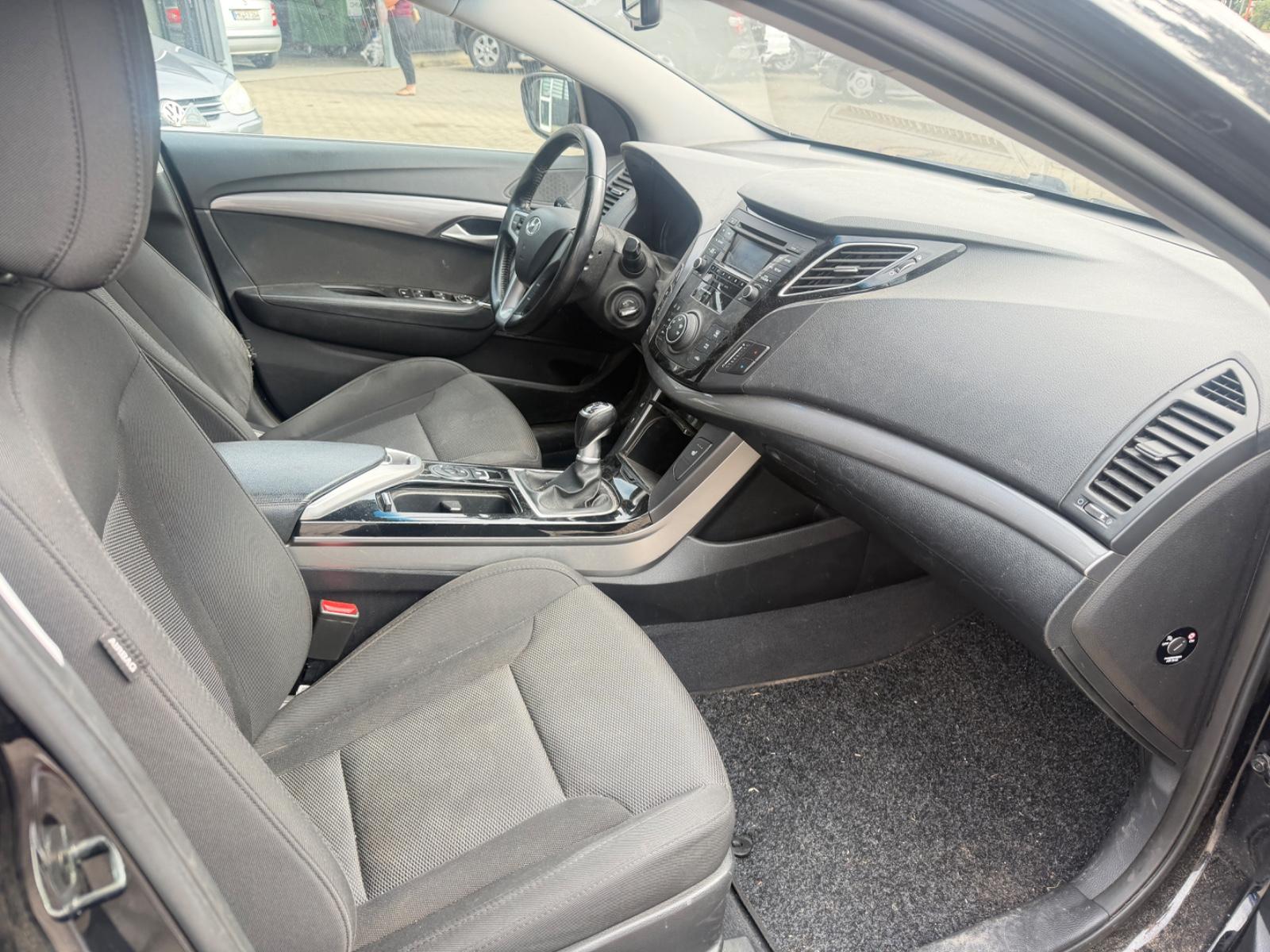 Hyundai i40 2013 — photo 9