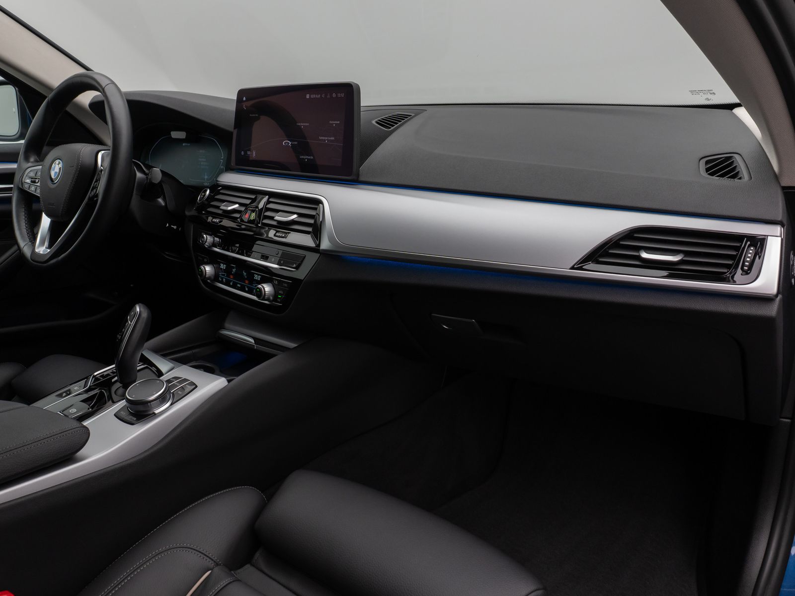 Fahrzeugabbildung BMW 530e Kamera Laser HUD DAB AHK Komfort Alarm ACC