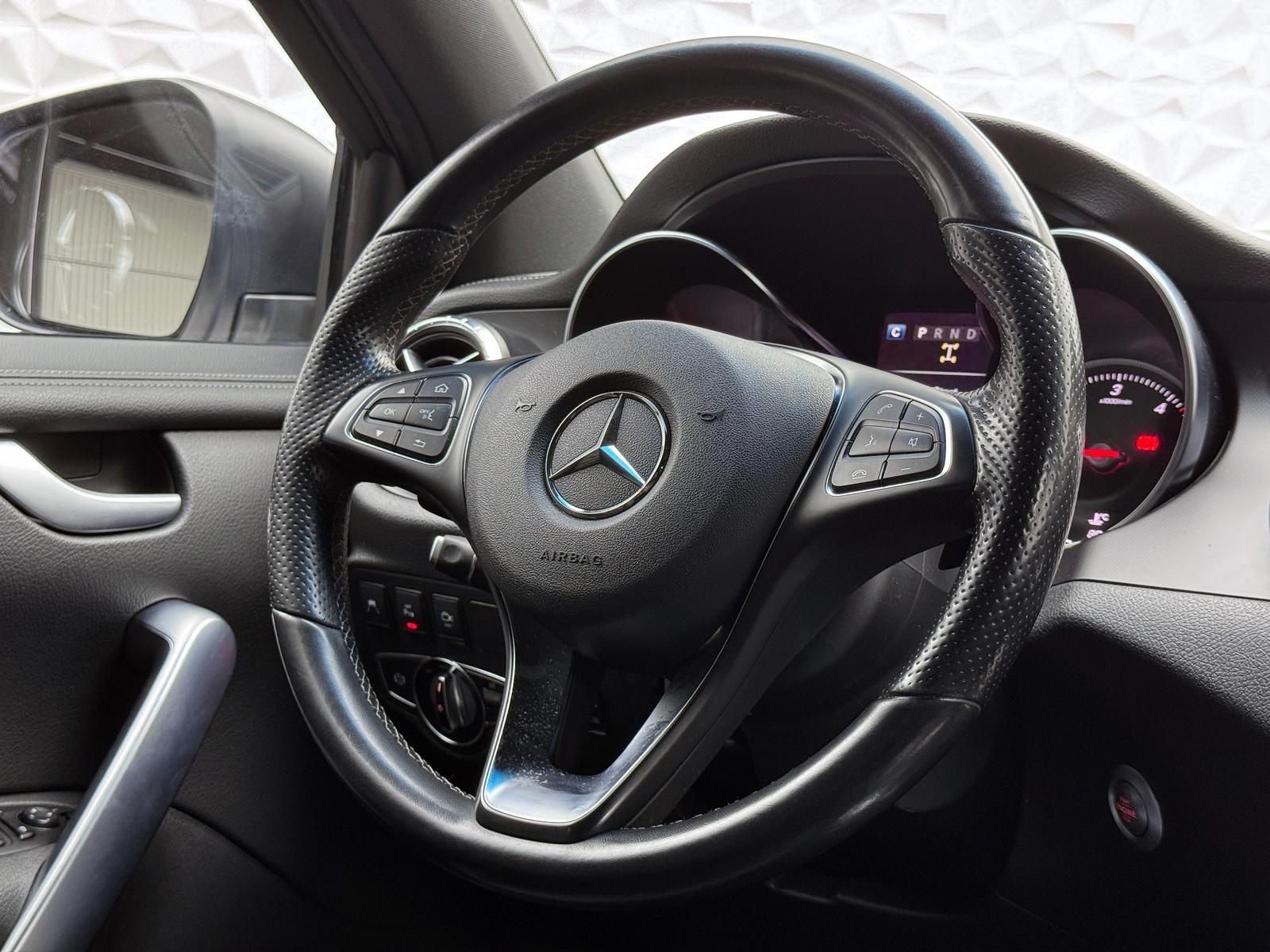 Fahrzeugabbildung Mercedes-Benz d POWER-EDITION/4MATIC/LED/KEYLES/360°/AHK
