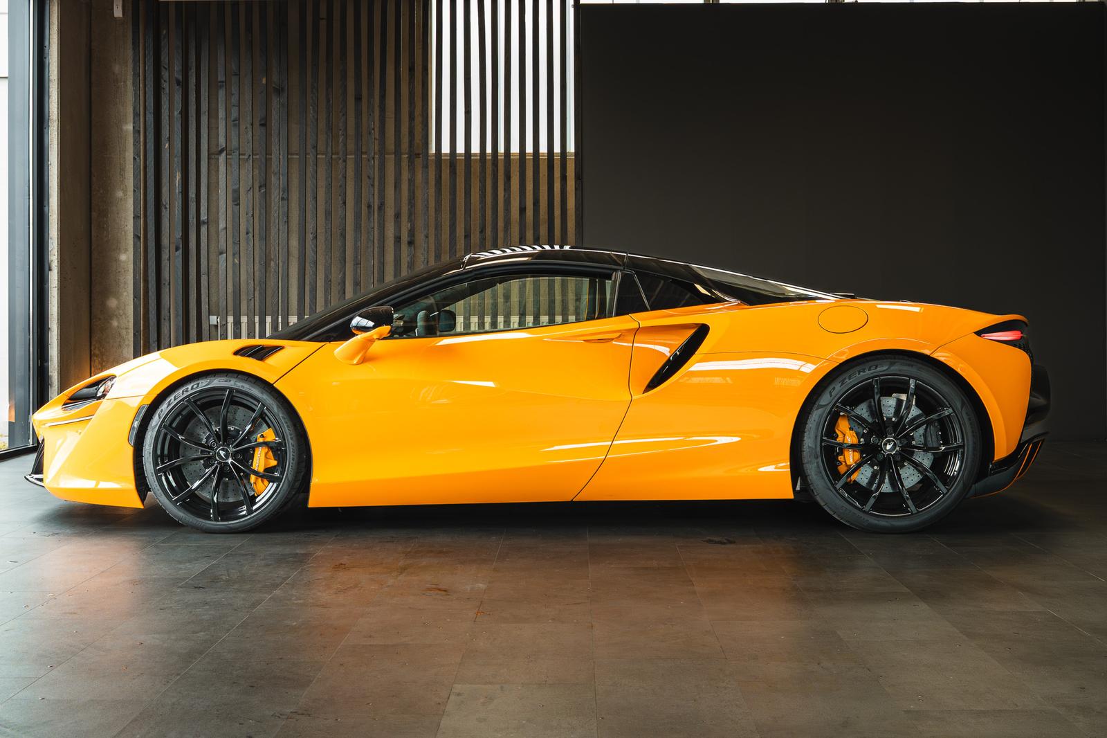 McLaren Artura SPIDER + ALCANTARA + BOWERS & WILKINS