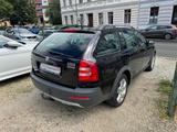 Skoda Octavia Scout 4X4 Xenon AHK PDC - Skoda Octavia aus 2008: Scout