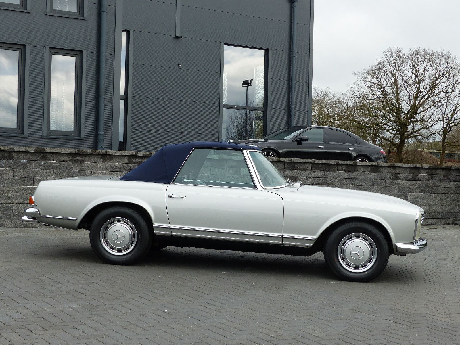 Fahrzeugabbildung Mercedes-Benz 280 SL Pagode