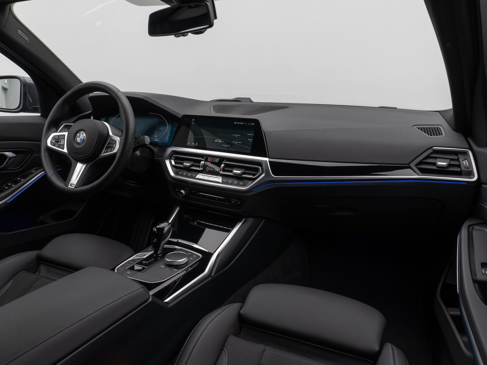Fahrzeugabbildung BMW 318d Kamera DAB Sport Alarm Geschwindigkeitsreg