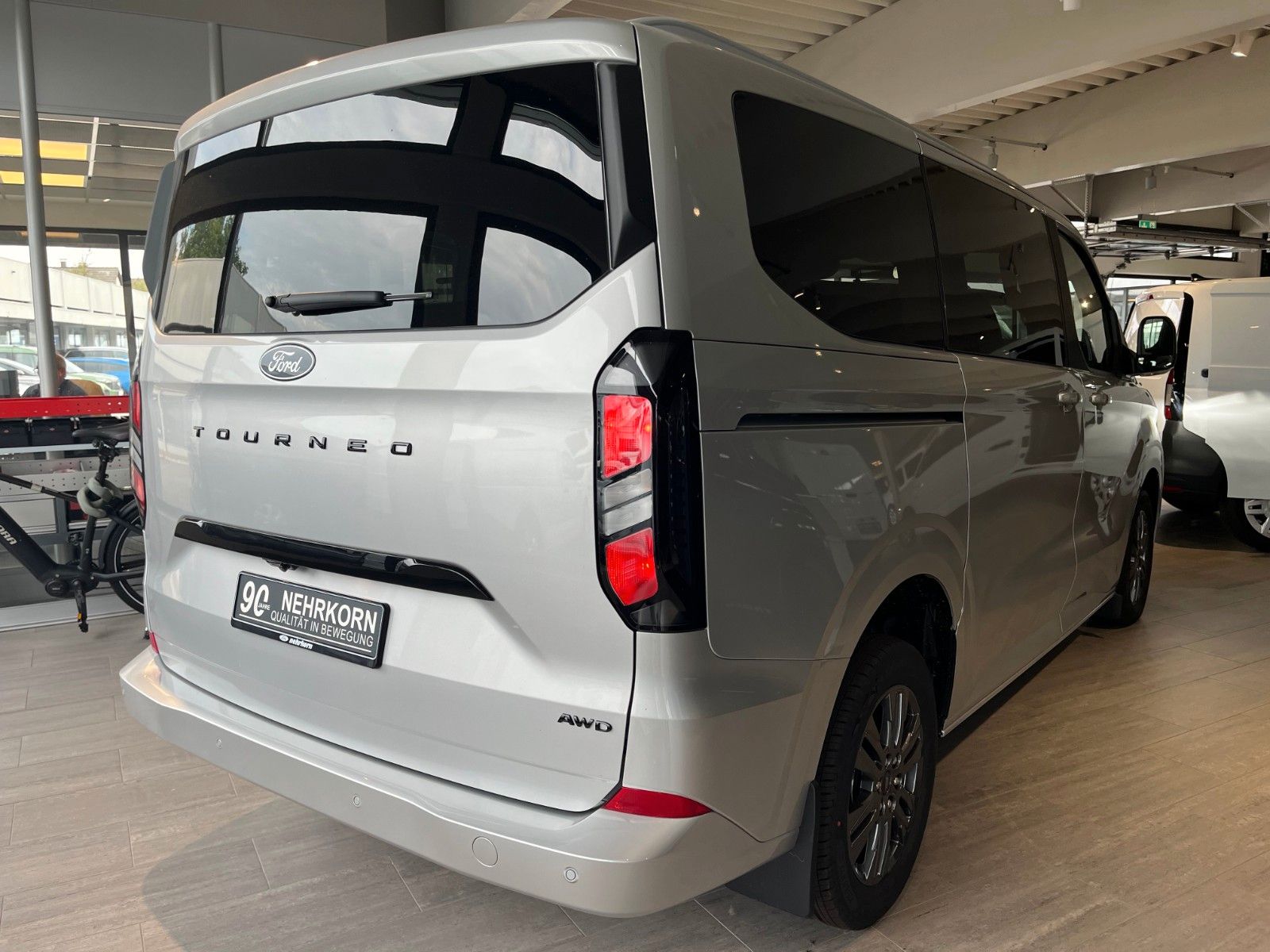 Fahrzeugabbildung Ford Tourneo Custom L1 Titanium AWD Automatik mit AHK