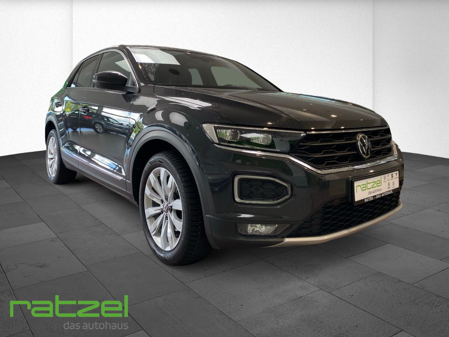 Fahrzeugabbildung Volkswagen T-Roc Sport 1.5 TSI DSG Navi LED Sperrdiff. ACC