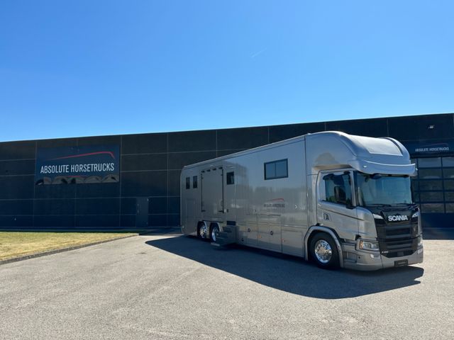 Scania P450 7 HORSES LIVING WITH POP-OUT