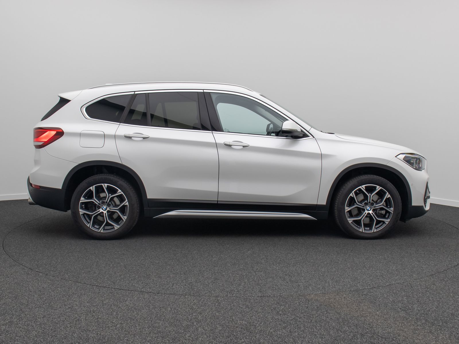 Fahrzeugabbildung BMW X1 sD20d xLine Navi+HUD Kamera DAB AHK Sportsitz