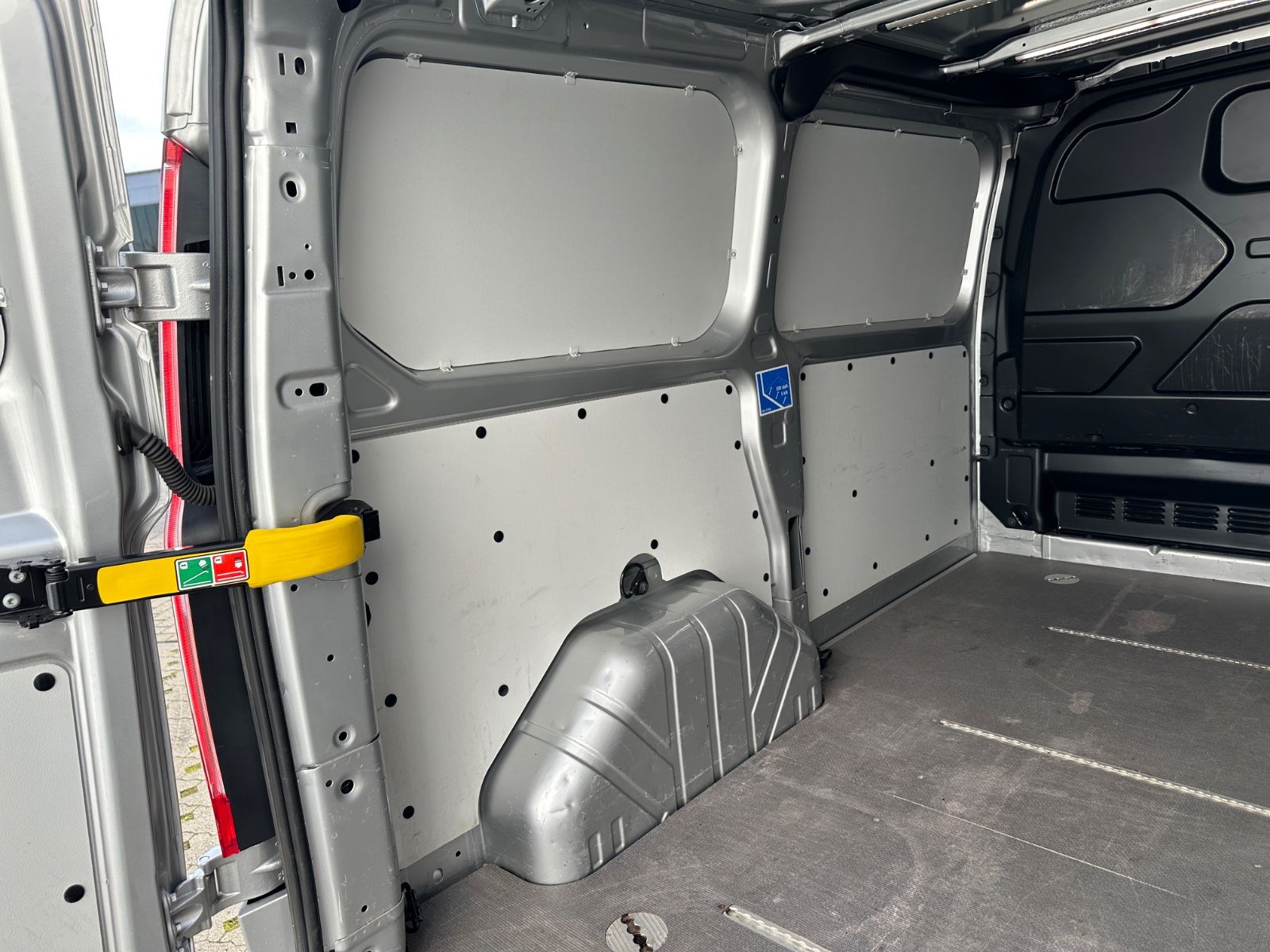 Fahrzeugabbildung Ford Transit Custom Kasten 300 Autom./Navi/Kamera/AHK