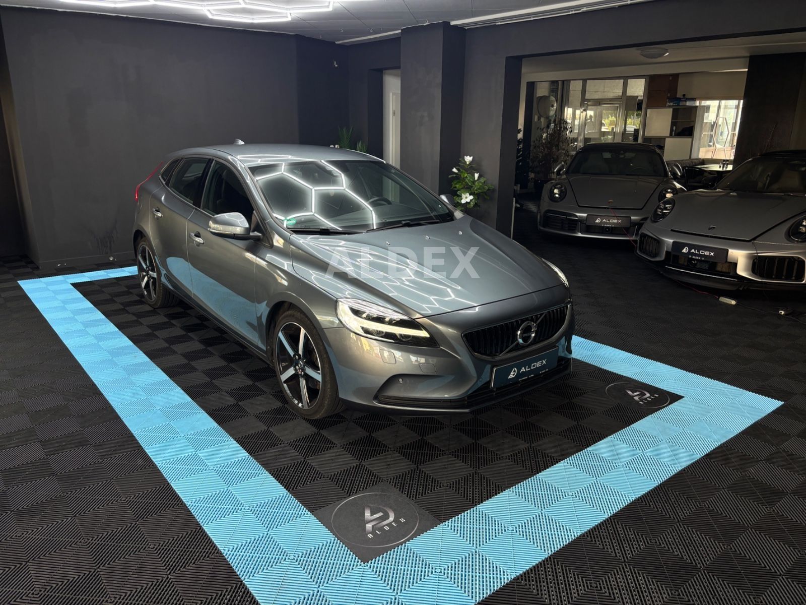 VOLVO V40