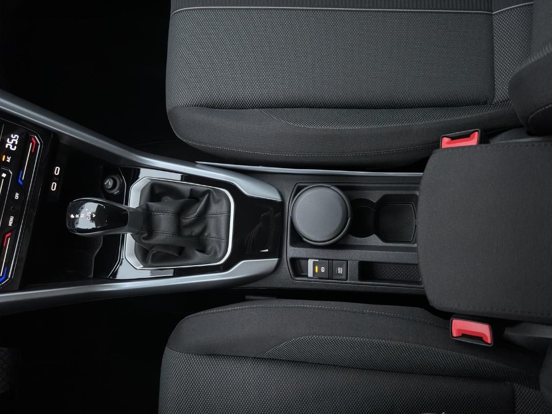 Fahrzeugabbildung Volkswagen T-ROC Life Life,GJR,Climatronic,App Connect,Navi