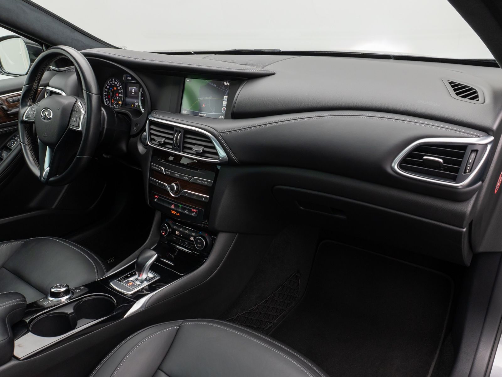 Fahrzeugabbildung Infiniti Q30 2.2 d Premium 360°Panorama Navi Sitzhzg LED